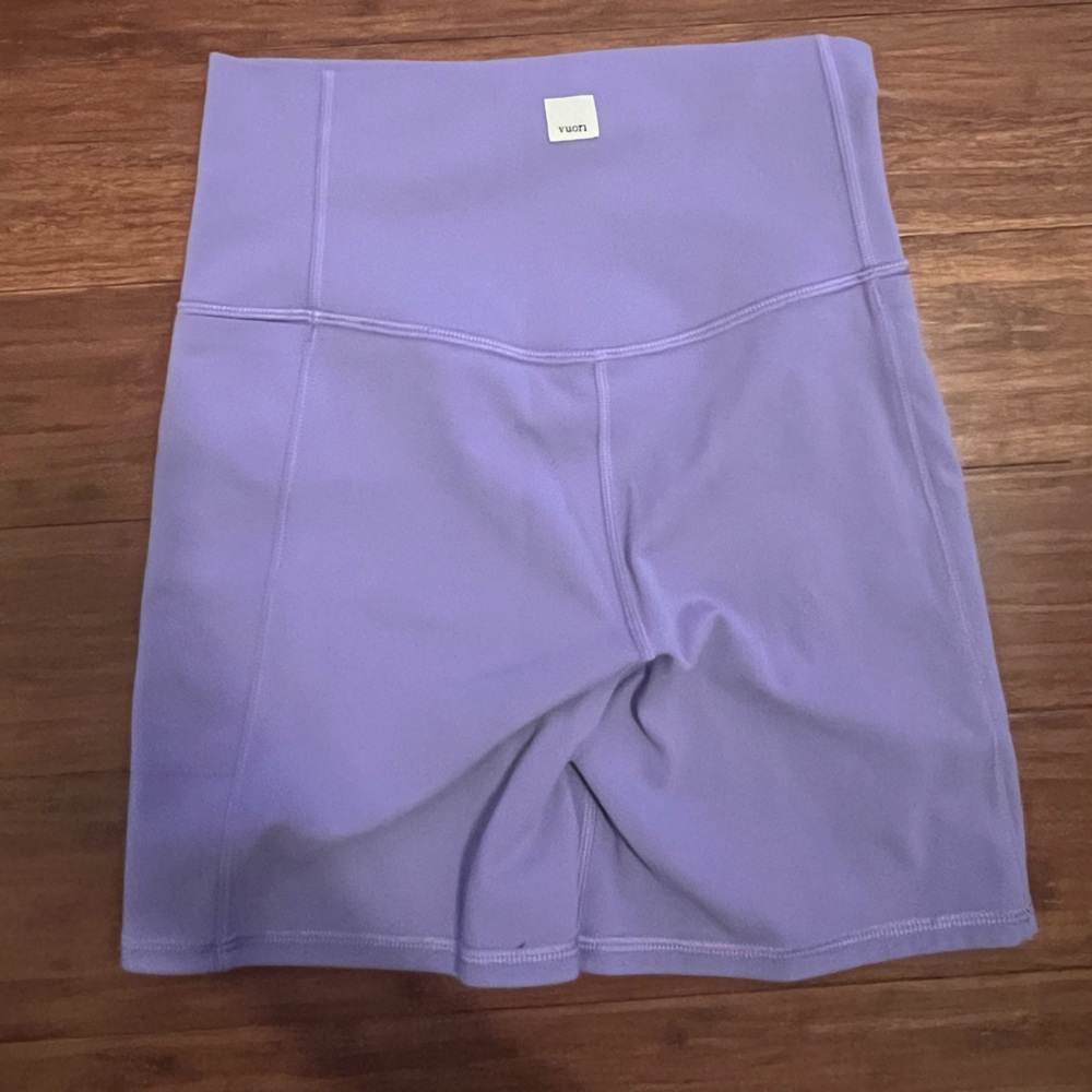 VUORI clean elevation shorty cosmic color